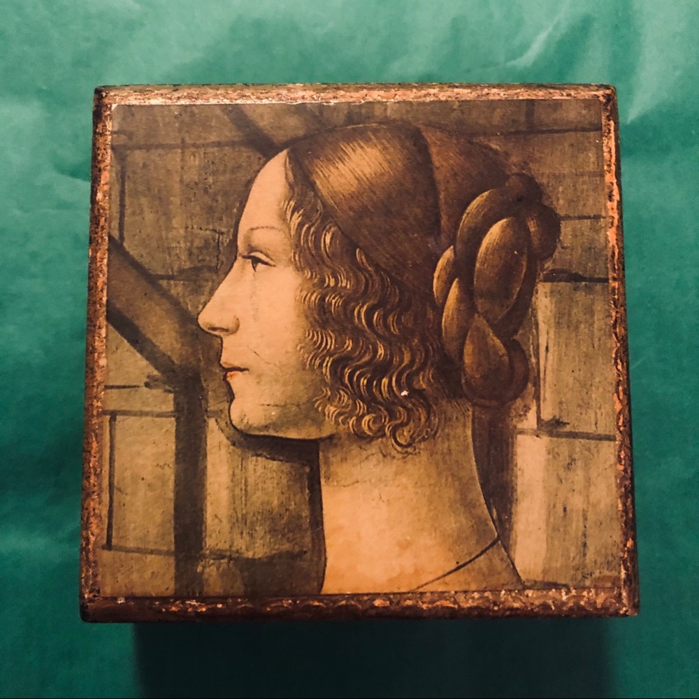 VINTAGE ITALIAN Decorative Jewelry Box! GOLD LOVE
